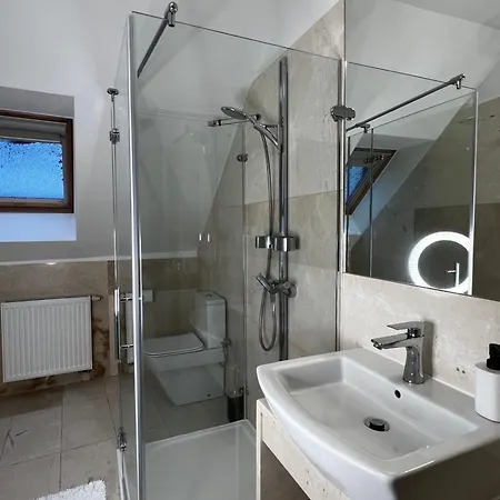 Szara Tuz Przy Wyciagu Na Szrenice Bed & Breakfast 3*