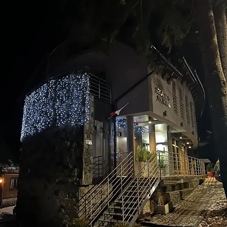 Szara Tuz Przy Wyciagu Na Szrenice 3*