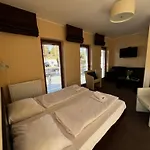Szara Tuz Przy Wyciagu Na Szrenice 3*