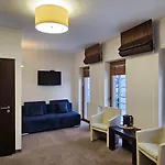 Szara Tuz Przy Wyciagu Na Szrenice 住宿加早餐酒店