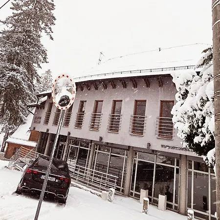 Szara Tuz Przy Wyciagu Na Szrenice 住宿加早餐酒店