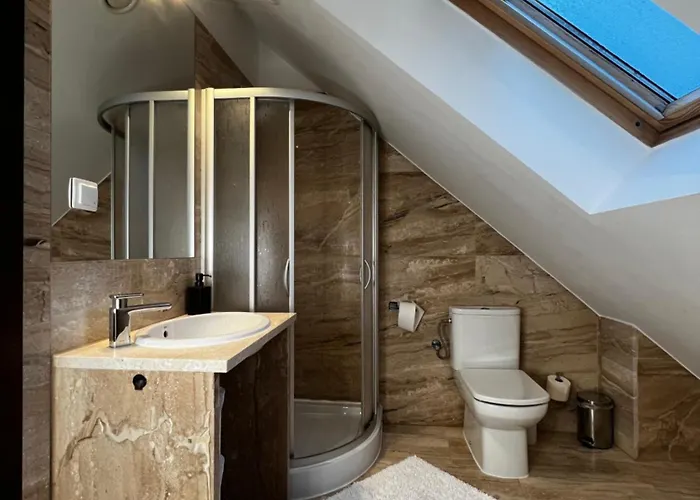 Szara Tuz Przy Wyciagu Na Szrenice Bed & Breakfast 3*