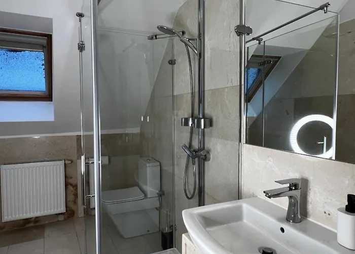 Szara Tuz Przy Wyciagu Na Szrenice Bed & Breakfast 3*